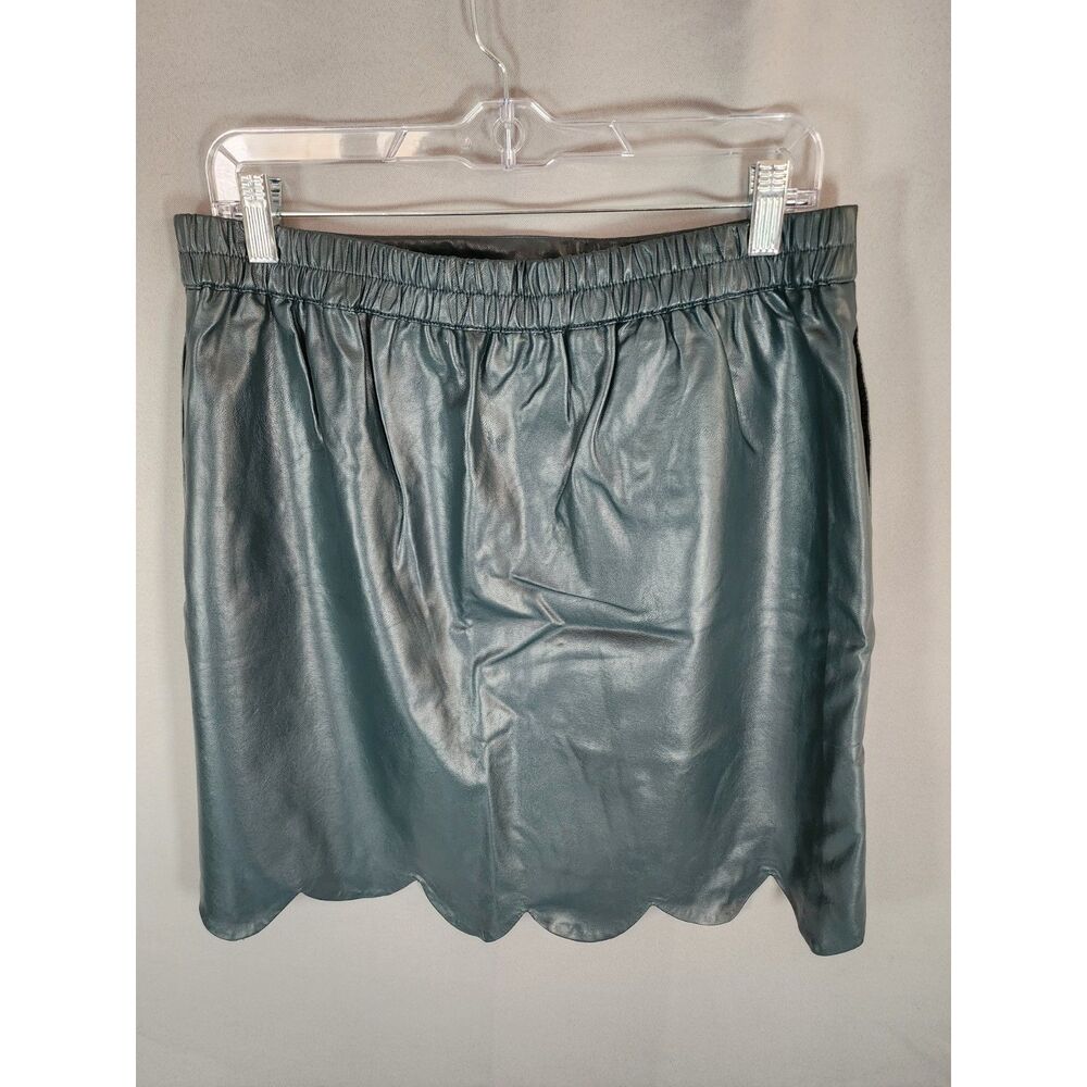 Skies Are Blue Scalloped Hem Faux Leather Mini Skirt in Deep Teal